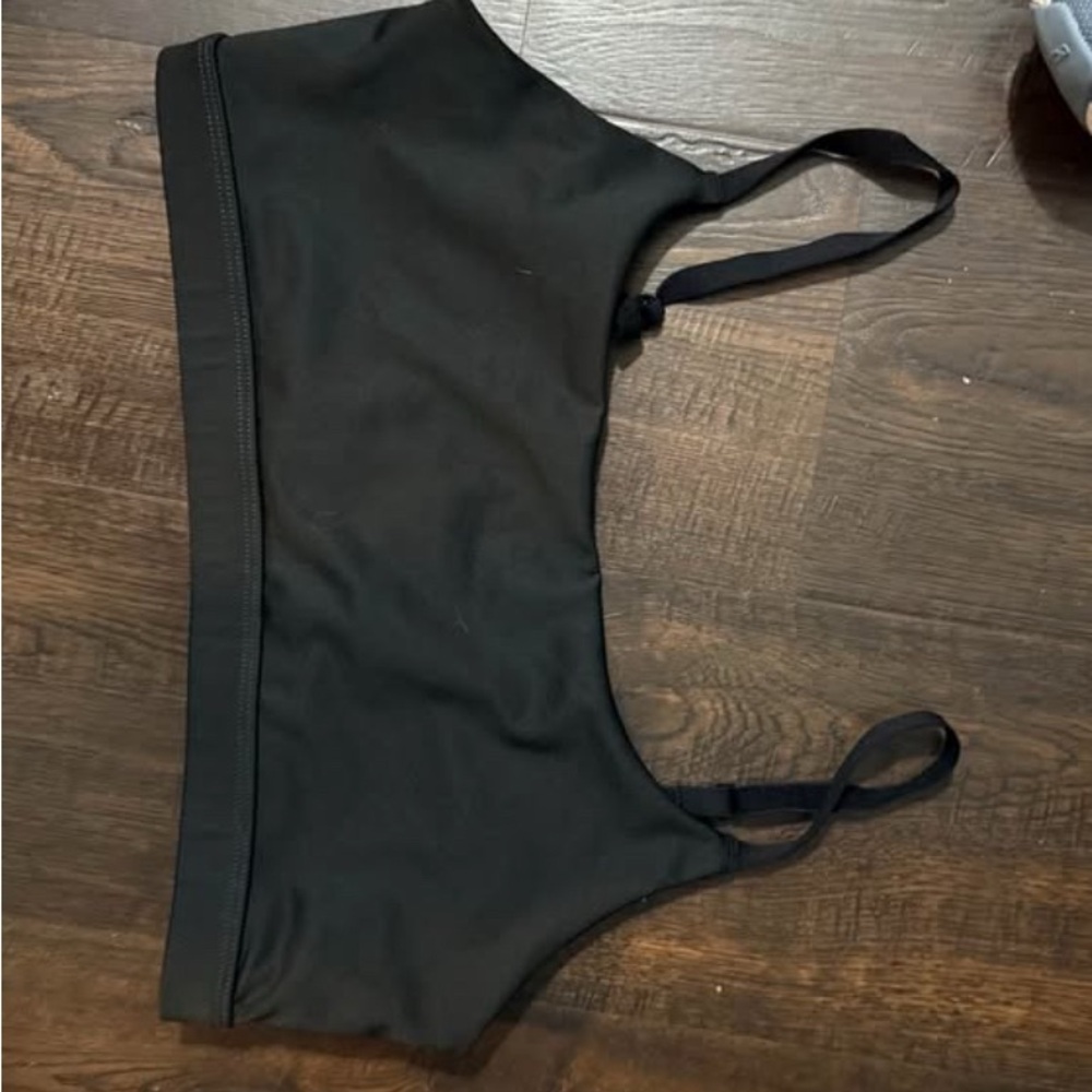 Fabletics black Women's sports bra